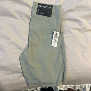 Aritzia TnaBUTTER High-Rise Biker Shorts